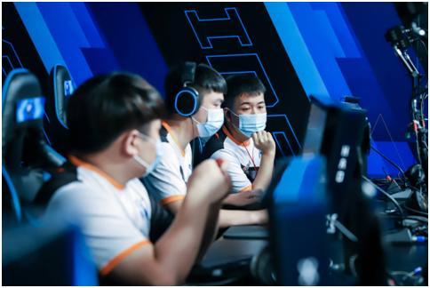 前场的控球 前场的控球